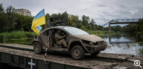 Born of necessity. Ukrainian forces in Izium, Kharkiv Oblast appear to have unveiled a new technical support vehicle based on the Peugeot 307 CC. An M240 GMPG (General-Purpose Machine Gun) can be seen on the roof. - ALLOW IMAGES