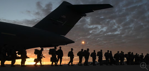 Soldiers exit a C-17 Globemaster III aircraft at Biggs Army Airfield in El Paso, Texas, as they deploy to the southern border in support of U.S. Northern Command, Jan. 25, 2025.  Image: DoD - ALLOW IMAGES